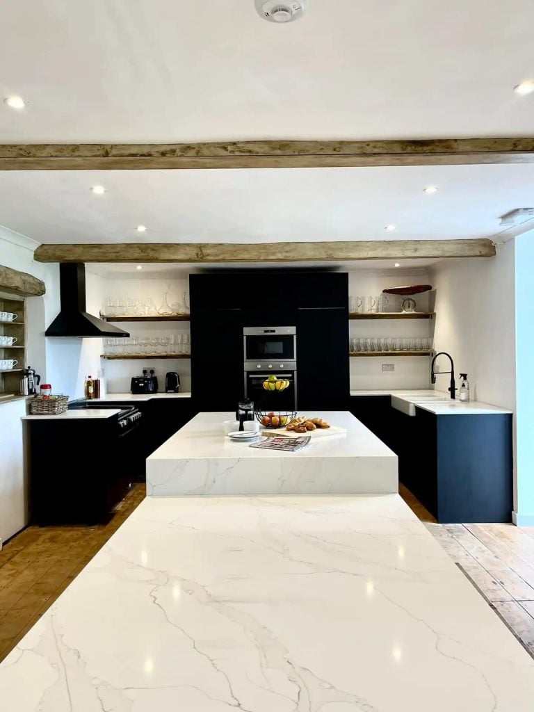 Hot tub party houses